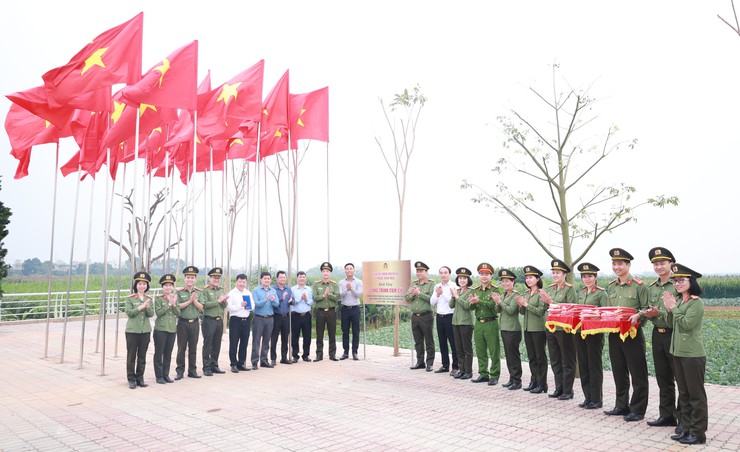 Khánh thành công trình Cụm cờ và đường hoa phong linh tại xã Minh Châu chào mừng bầu cử Quốc hội khóa XVI và HĐND các cấp nhiệm kỳ 2026 – 2031.- Ảnh 5.