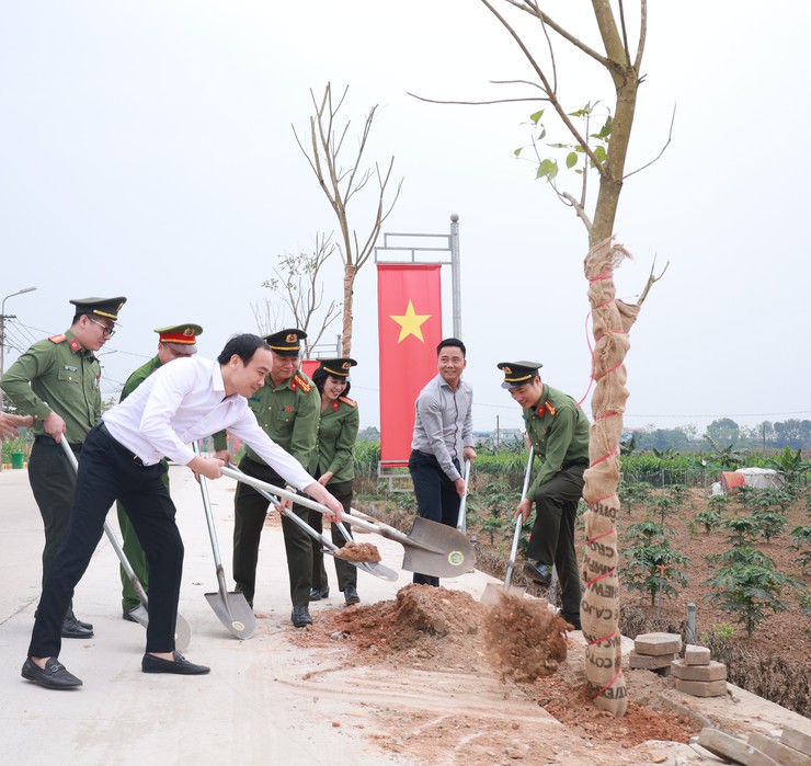 Khánh thành công trình Cụm cờ và đường hoa phong linh tại xã Minh Châu chào mừng bầu cử Quốc hội khóa XVI và HĐND các cấp nhiệm kỳ 2026 – 2031.- Ảnh 6.