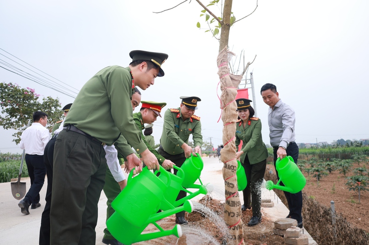 Khánh thành công trình Cụm cờ và đường hoa phong linh tại xã Minh Châu chào mừng bầu cử Quốc hội khóa XVI và HĐND các cấp nhiệm kỳ 2026 – 2031.- Ảnh 7.