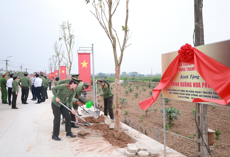 Khánh thành công trình Cụm cờ và đường hoa phong linh tại xã Minh Châu chào mừng bầu cử Quốc hội khóa XVI và HĐND các cấp nhiệm kỳ 2026 – 2031.- Ảnh 8.