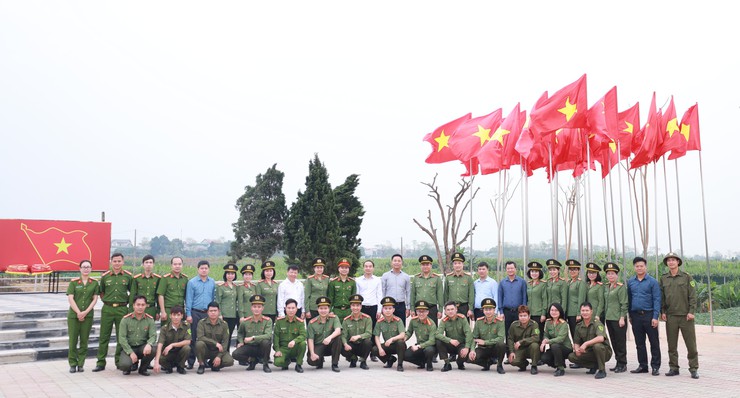 Khánh thành công trình Cụm cờ và đường hoa phong linh tại xã Minh Châu chào mừng bầu cử Quốc hội khóa XVI và HĐND các cấp nhiệm kỳ 2026 – 2031.- Ảnh 2.