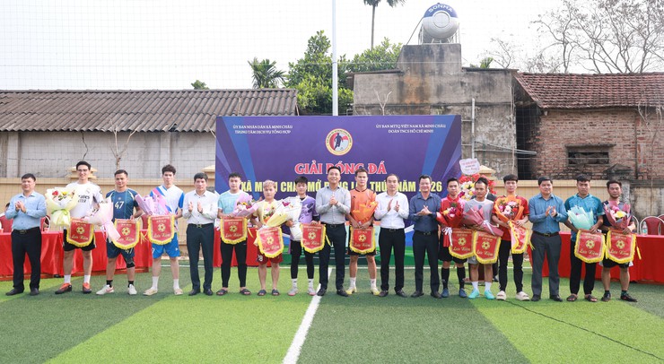 Khánh thành công trình Cụm cờ và đường hoa phong linh tại xã Minh Châu chào mừng bầu cử Quốc hội khóa XVI và HĐND các cấp nhiệm kỳ 2026 – 2031.- Ảnh 10.