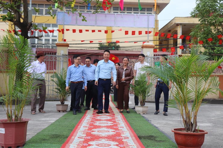 ĐỒNG CHÍ BÍ ĐẢNG ỦY XÃ KIỂM TRA CÔNG TÁC BẦU CỬ TẠI CÁC THÔN TRÊN ĐỊA BÀN- Ảnh 5.