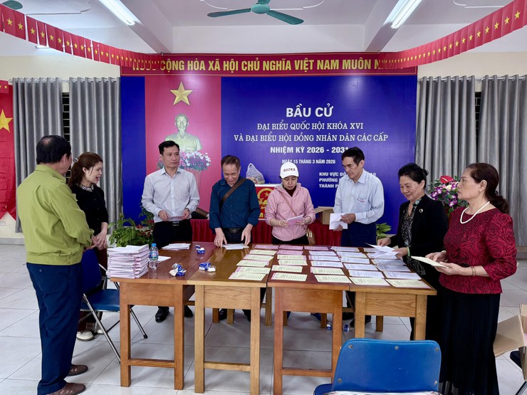 Lãnh đạo phường Dương Nội kiểm tra công tác chuẩn bị bầu cử tại các điểm bỏ phiếu- Ảnh 5.