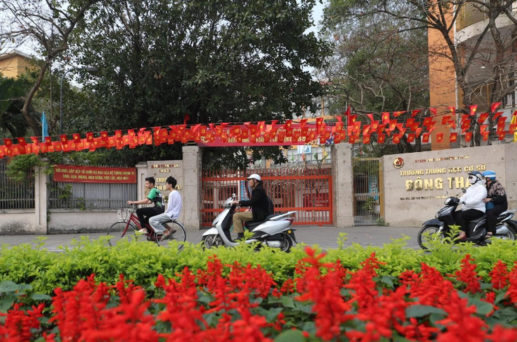 Không khí rộn ràng trên các tuyến phố phường Tây Hồ trước ngày bầu cử- Ảnh 3.