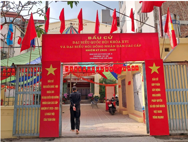 Không khí rộn ràng trên các tuyến phố phường Tây Hồ trước ngày bầu cử- Ảnh 5.