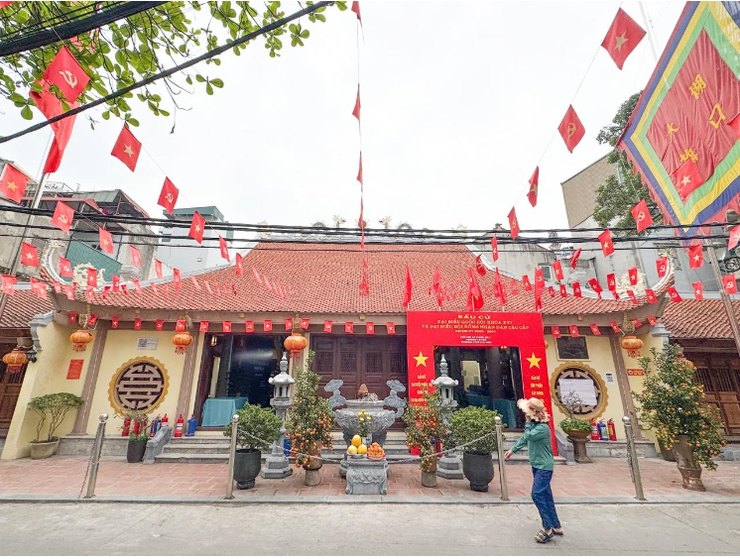 Không khí rộn ràng trên các tuyến phố phường Tây Hồ trước ngày bầu cử- Ảnh 6.