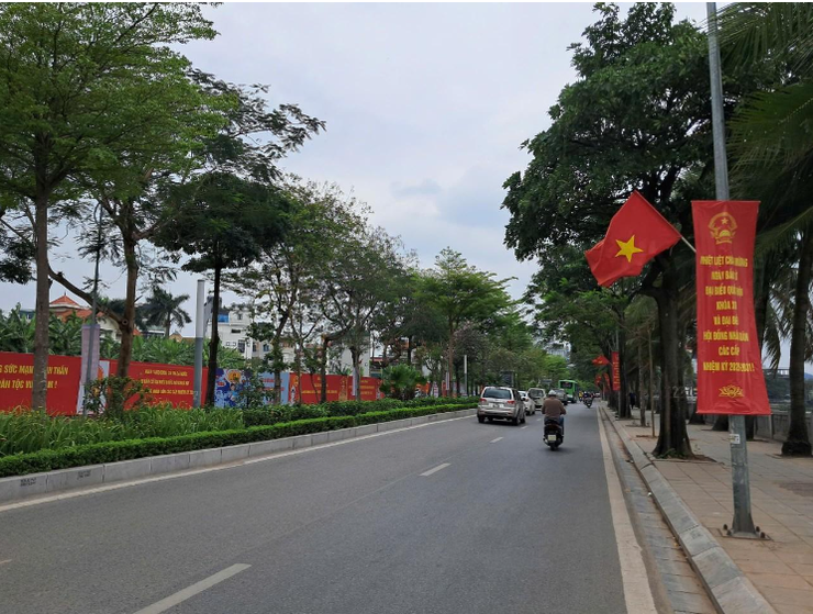 Không khí rộn ràng trên các tuyến phố phường Tây Hồ trước ngày bầu cử- Ảnh 9.