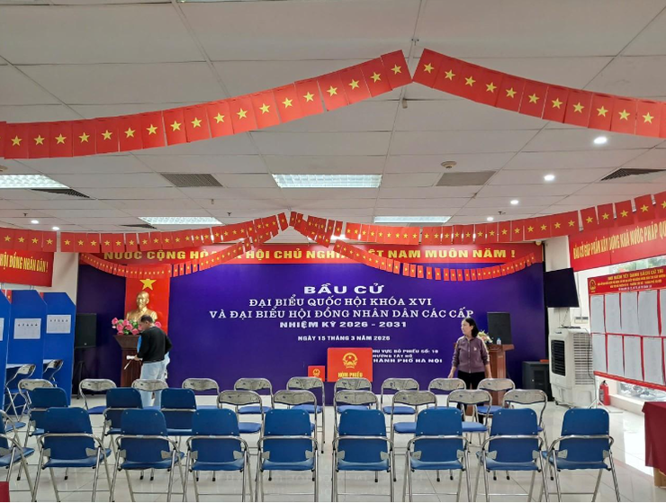 Không khí rộn ràng trên các tuyến phố phường Tây Hồ trước ngày bầu cử- Ảnh 11.