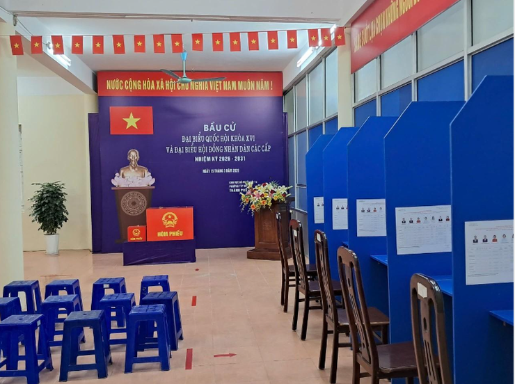 Không khí rộn ràng trên các tuyến phố phường Tây Hồ trước ngày bầu cử- Ảnh 13.