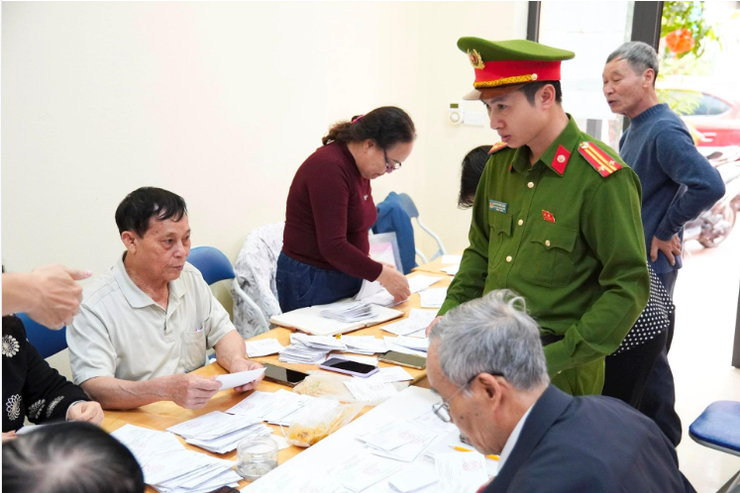 Công an phường Tây Hồ triển khai các phương án đảm bảo tuyệt đối an toàn ngày bầu cử- Ảnh 1.