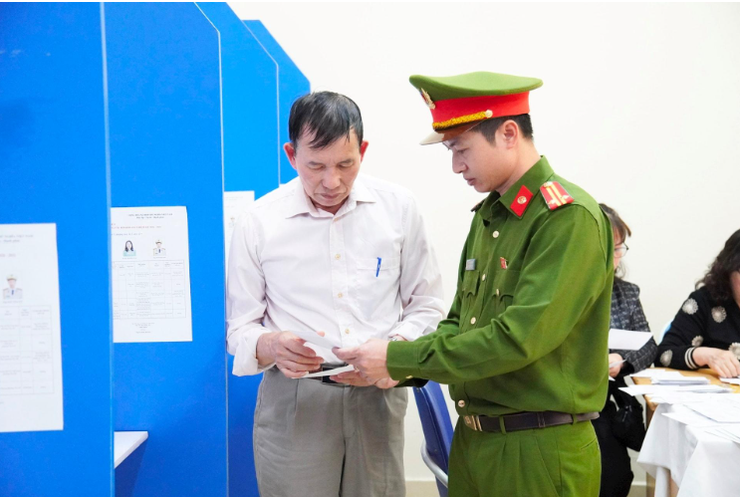 Công an phường Tây Hồ triển khai các phương án đảm bảo tuyệt đối an toàn ngày bầu cử- Ảnh 2.