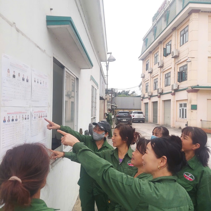 Công đoàn xã Thượng Phúc tiếp tục tuyên truyền về cuộc bầu cử và mạn đàm tiểu sử các ứng cử viên- Ảnh 4.