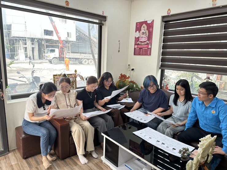 Công đoàn xã Thượng Phúc tiếp tục tuyên truyền về cuộc bầu cử và mạn đàm tiểu sử các ứng cử viên- Ảnh 3.