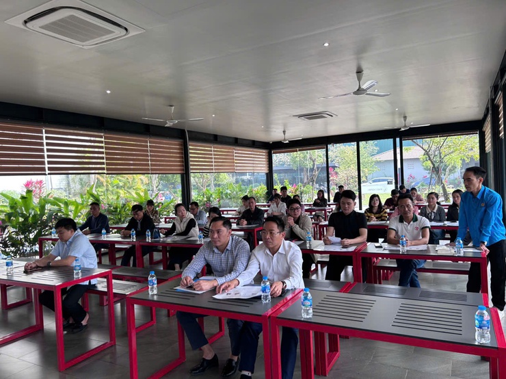 Công đoàn xã Thượng Phúc tiếp tục tuyên truyền về cuộc bầu cử và mạn đàm tiểu sử các ứng cử viên- Ảnh 1.