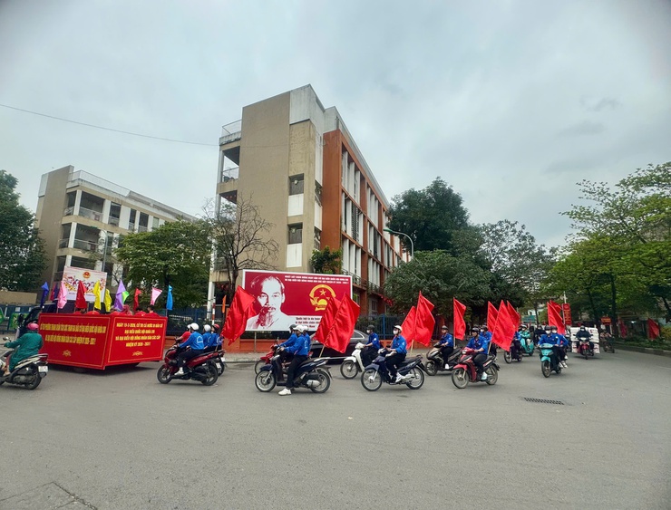 Tuổi trẻ Thanh Xuân ra quân tuyên truyền lưu động trực quan về bầu cử- Ảnh 2.