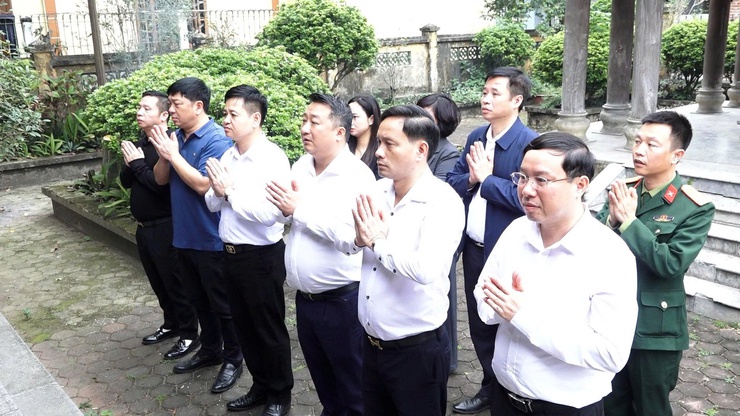 Lãnh đạo xã Bình Minh dâng hương tại Đền Nội Bình Đà và nhà lưu niệm Bác Hồ- Ảnh 3.