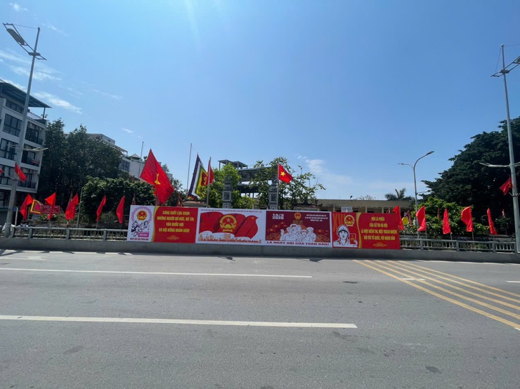 Tây Hồ rực rỡ cờ hoa chào đón ngày hội toàn dân- Ảnh 3.