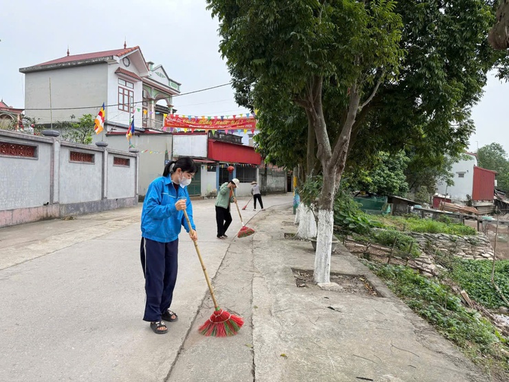 XÃ ỨNG HÒA RA QUÂN TỔNG VỆ SINH MÔI TRƯỜNG CHÀO MỪNG NGÀY HỘI LỚN CỦA TOÀN DÂN- Ảnh 9.
