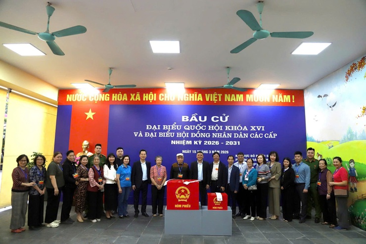 Đoàn công tác số 16 kiểm tra công tác bầu cử tại phường Hoàn Kiếm và phường Cửa Nam- Ảnh 1.