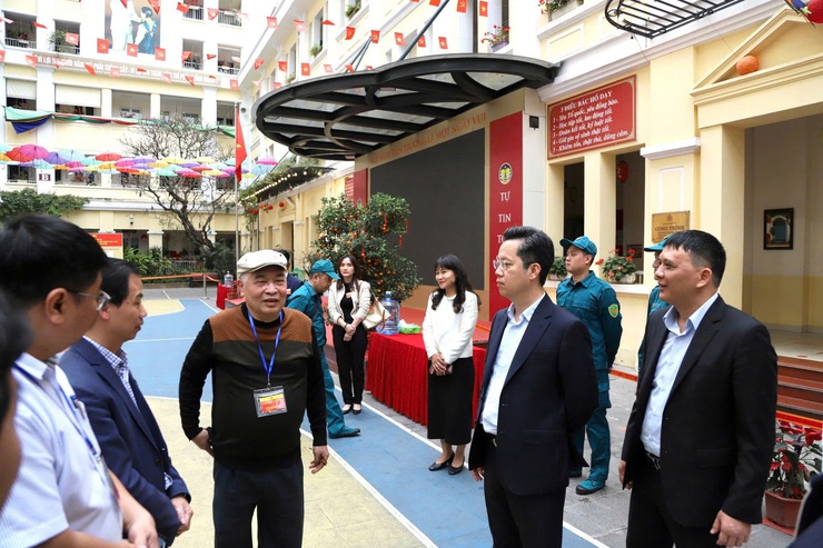 Đoàn công tác số 16 kiểm tra công tác bầu cử tại phường Hoàn Kiếm và phường Cửa Nam- Ảnh 2.