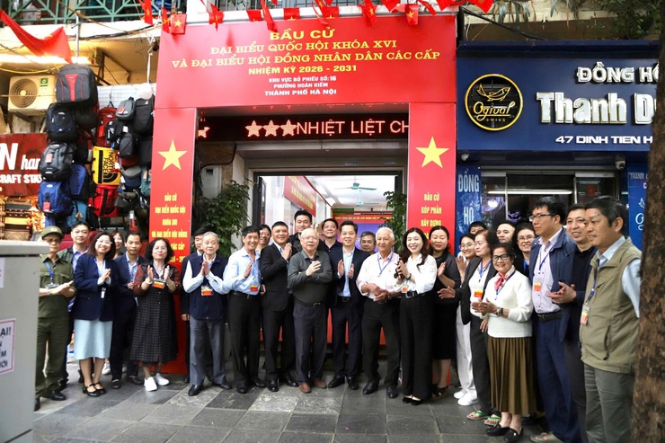 Đoàn công tác số 16 kiểm tra công tác bầu cử tại phường Hoàn Kiếm và phường Cửa Nam- Ảnh 7.