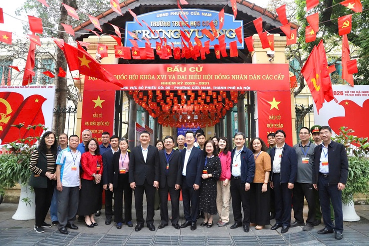 Đoàn công tác số 16 kiểm tra công tác bầu cử tại phường Hoàn Kiếm và phường Cửa Nam- Ảnh 11.
