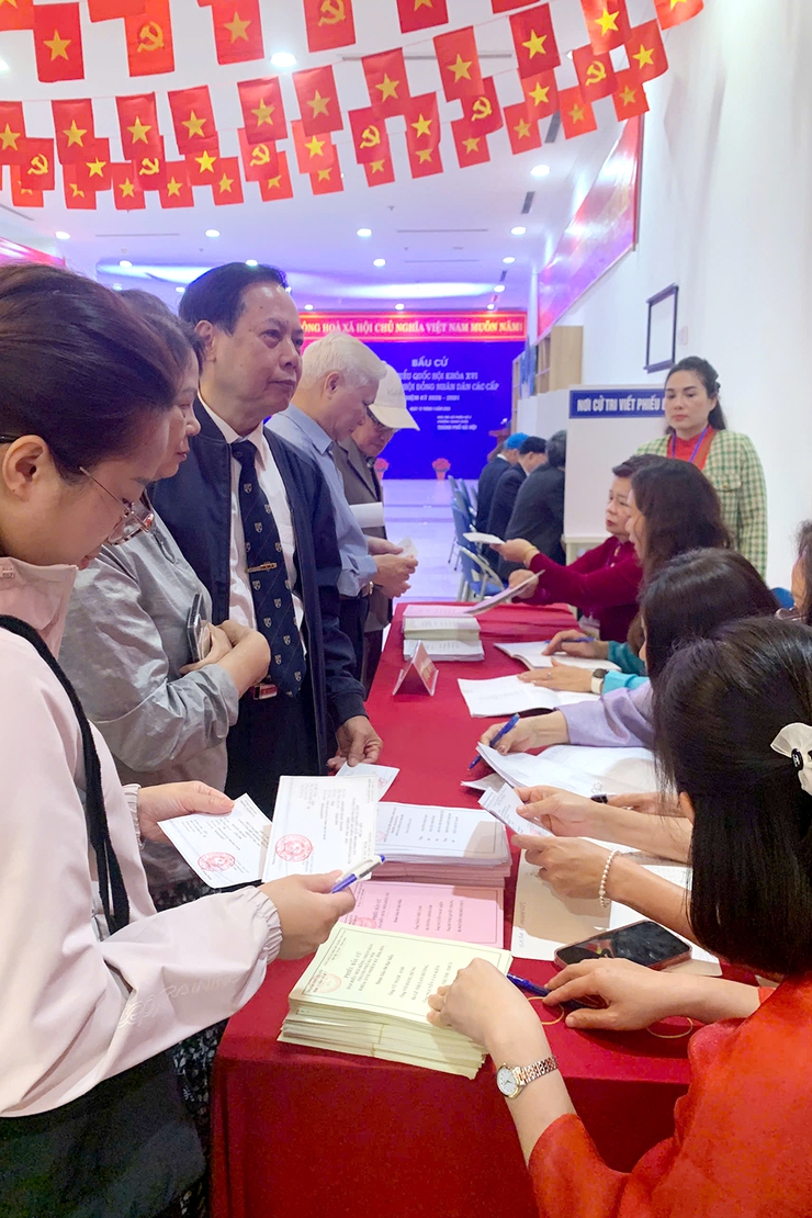 Cử tri phường Thanh Xuân nô nức tham gia Ngày hội bầu cử đại biểu Quốc hội khóa XVI và đại biểu HĐND các cấp nhiệm kỳ 2026-2031- Ảnh 12.
