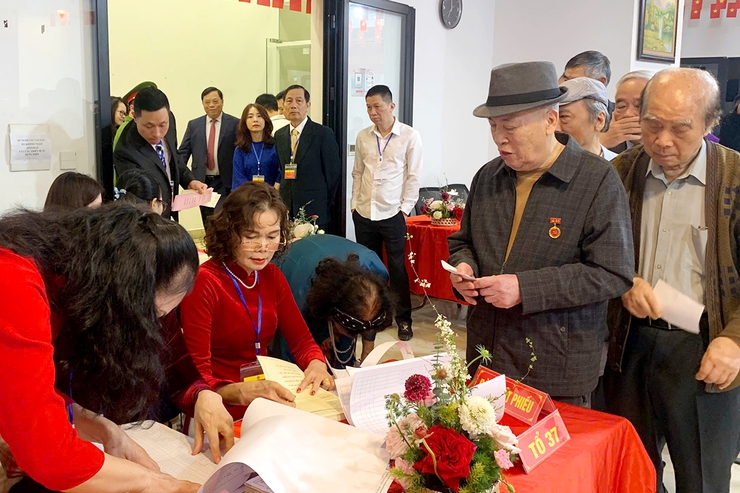 Cử tri phường Thanh Xuân nô nức tham gia Ngày hội bầu cử đại biểu Quốc hội khóa XVI và đại biểu HĐND các cấp nhiệm kỳ 2026-2031- Ảnh 4.