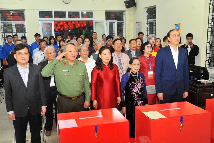 Cử tri phường Thanh Xuân nô nức tham gia Ngày hội bầu cử đại biểu Quốc hội khóa XVI và đại biểu HĐND các cấp nhiệm kỳ 2026-2031- Ảnh 6.