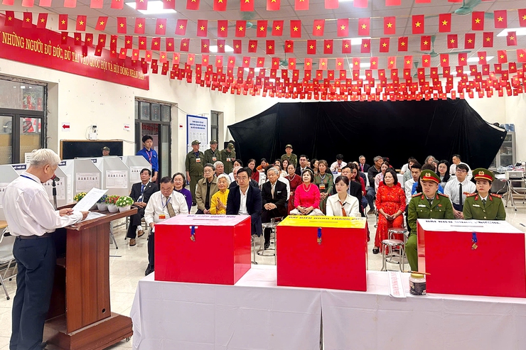 Cử tri phường Thanh Xuân nô nức tham gia Ngày hội bầu cử đại biểu Quốc hội khóa XVI và đại biểu HĐND các cấp nhiệm kỳ 2026-2031- Ảnh 9.