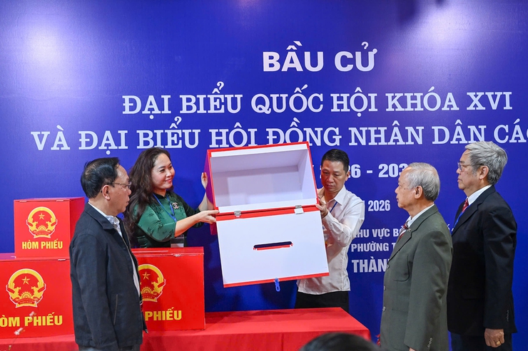 Cử tri phường Thanh Xuân nô nức tham gia Ngày hội bầu cử đại biểu Quốc hội khóa XVI và đại biểu HĐND các cấp nhiệm kỳ 2026-2031- Ảnh 10.