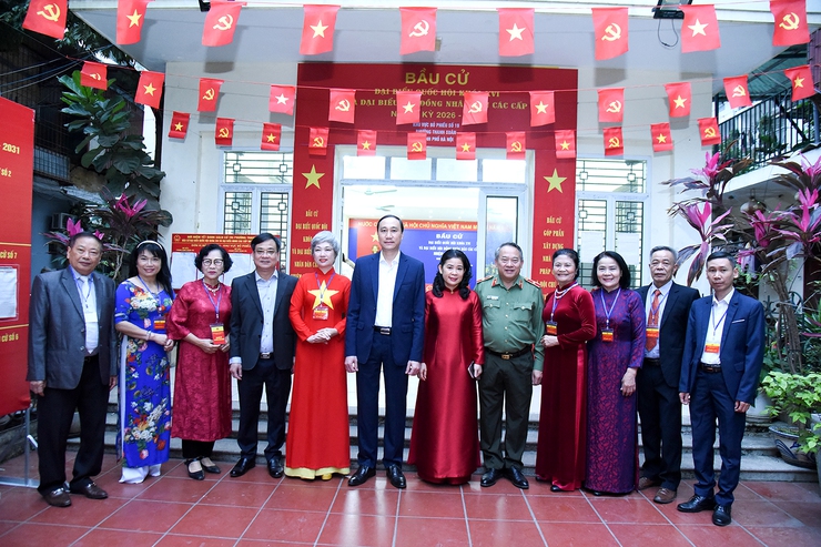 Không khí sôi nổi, tỷ lệ cử tri đi bầu tăng nhanh- Ảnh 9.