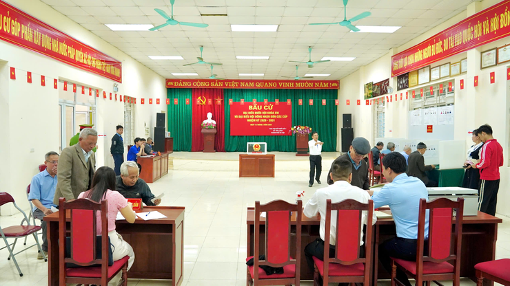 XÃ YÊN LÃNG RỘN RÀNG KHAI MẠC NGÀY BẦU CỬ- Ảnh 1.