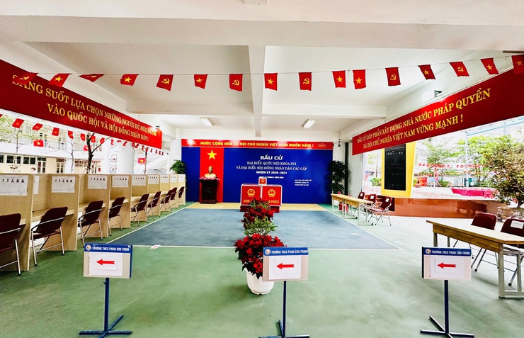 Cử tri phường Giảng Võ nô nức thực hiện quyền bầu cử- Ảnh 5.