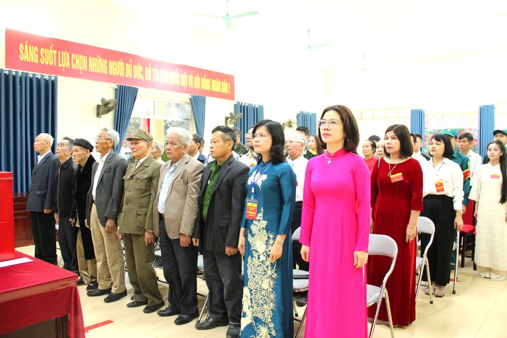 Cử tri xã Hòa Lạc hân hoan tham gia ngày hội bầu cử!- Ảnh 3.