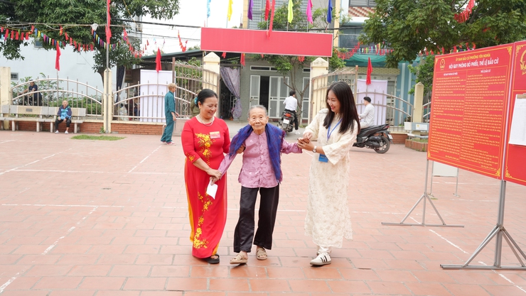 Phường Yên Nghĩa tổ chức thành công cuộc bầu cử đại biểu Quốc hội khóa XVI và đại biểu HĐND các cấp, nhiệm kỳ 2026 – 2031- Ảnh 2.