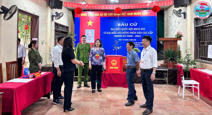Lãnh đạo xã Hưng Đạo kiểm tra công tác bầu cử tại các khu vực bỏ phiếu- Ảnh 1.