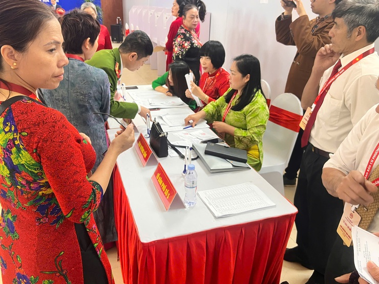 Cử tri phường Lĩnh Nam nô nức đi bầu cử từ sáng sớm- Ảnh 14.