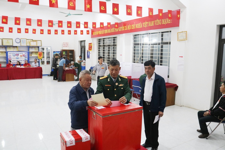 Quốc Oai: Đến 10h, hơn 74,76% cử tri đã tham gia bỏ phiếu, điểm cao nhất đạt 96,38%- Ảnh 1.