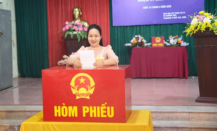 Đồng chí Lê Đức Phóng – Phó Bí thư Đảng uỷ, Chủ tịch UBND xã dự Lễ Khai mạc bầu cử tại Khu vực bầu cử số 27 – thôn Cát Ngòi- Ảnh 11.