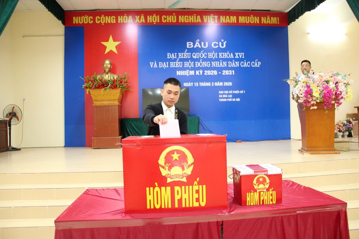 Cử tri xã Hòa Lạc hân hoan tham gia ngày hội bầu cử!- Ảnh 10.