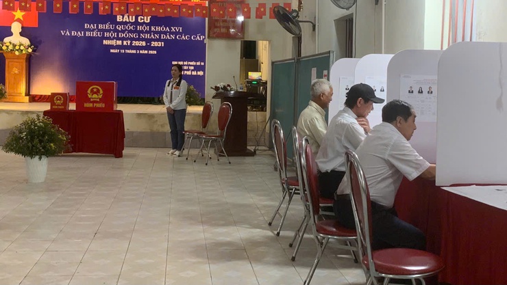 95% cử tri phường Tây Tựu đi bầu cử, 04 khu vực bỏ phiếu hoàn thành 100% cử tri đi bầu cử- Ảnh 1.