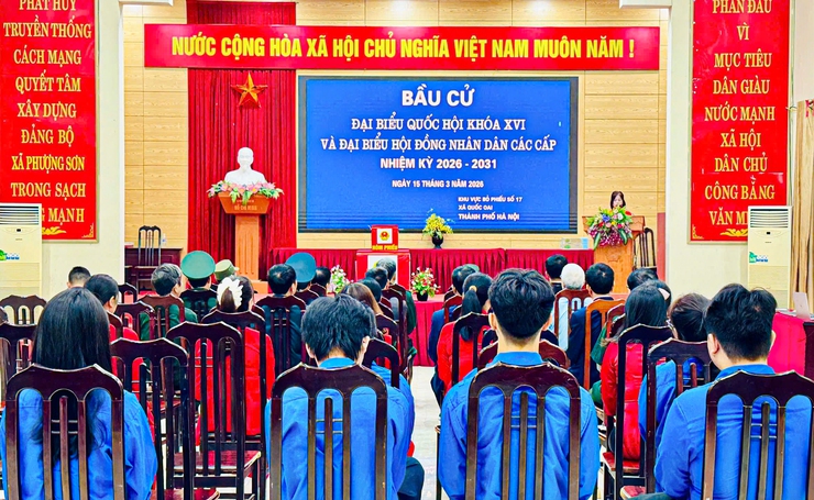 Không khí khai mạc và cử tri đi bầu cử tại khu vực bỏ phiếu số 12 và 17- Ảnh 2.