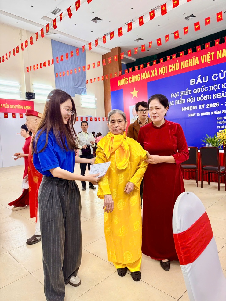 Cử tri phường Lĩnh Nam nô nức đi bầu cử từ sáng sớm- Ảnh 5.