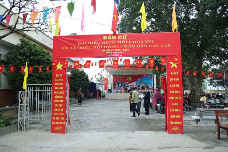 Cử tri thôn Xuân Trung, Xuân Long, Xuân Sen, Xuân Linh phấn khởi tham gia ngày hội toàn dân- Ảnh 1.