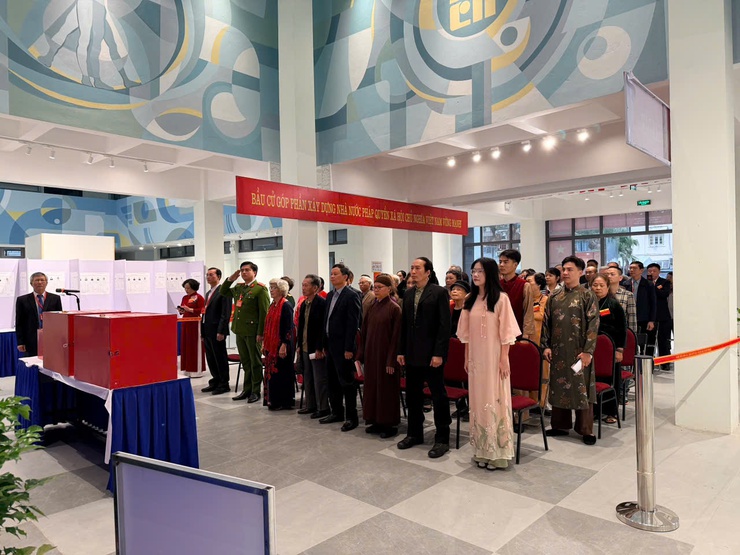 Tưng bừng ngày hội bầu cử – Cử tri Phường Ô Chợ Dừa phấn khởi đi bỏ phiếu từ sớm- Ảnh 32.