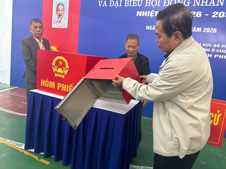 Tưng bừng ngày hội bầu cử – Cử tri Phường Ô Chợ Dừa phấn khởi đi bỏ phiếu từ sớm- Ảnh 21.