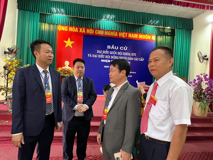 Cử tri xã Hòa Lạc hân hoan tham gia ngày hội bầu cử!- Ảnh 5.