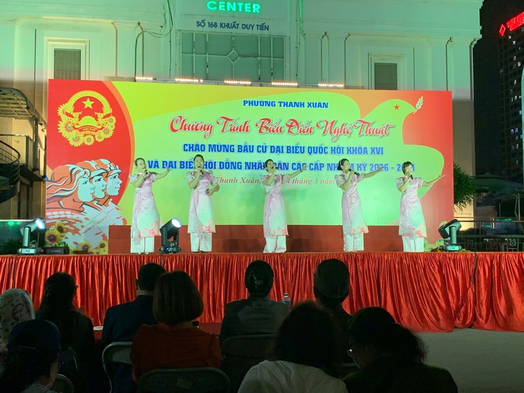 Phường Thanh Xuân tưng bừng tổ chức văn nghệ chào mừng bầu cử- Ảnh 2.